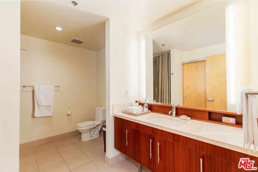 1100 S Hope Street 407, Los Angeles, California 90015 home-pic-21