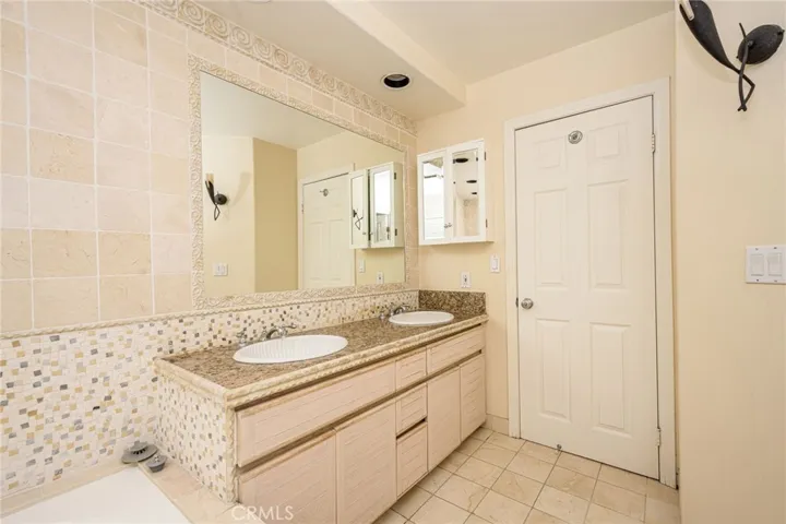 2233 Martin 213, Irvine, California 92612