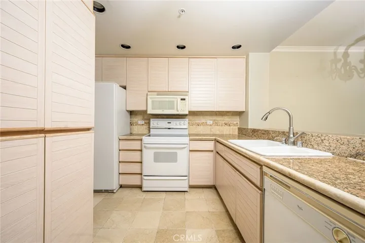 2233 Martin 213, Irvine, California 92612