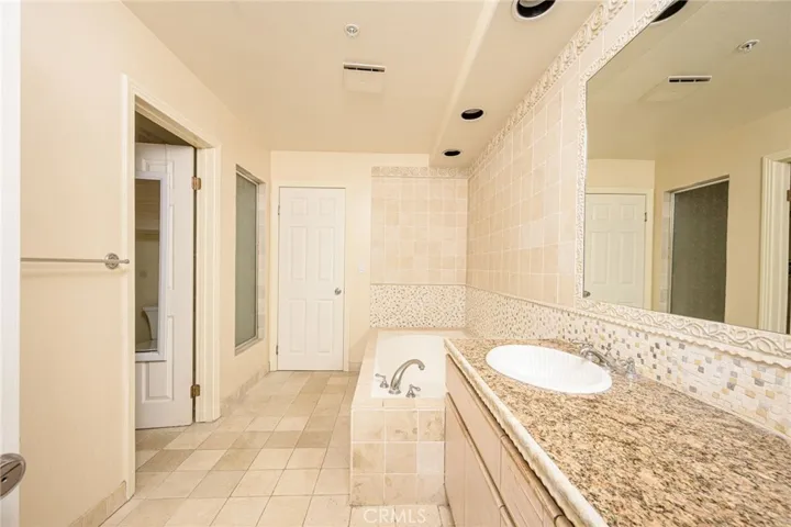 2233 Martin 213, Irvine, California 92612