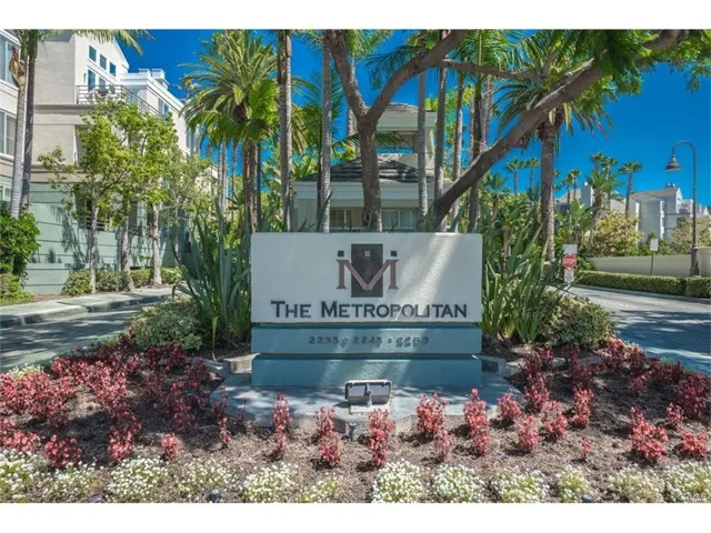 2233 Martin 213, Irvine, California 92612