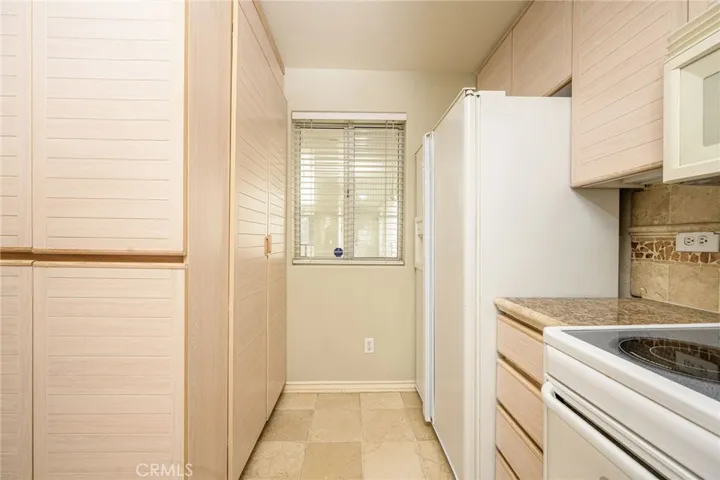 2233 Martin 213, Irvine, California 92612
