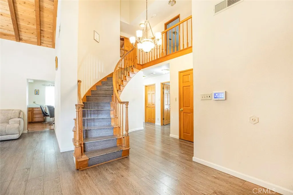 9653 La Tuna Canyon Road, Sun Valley, California 91352 home-pic-3