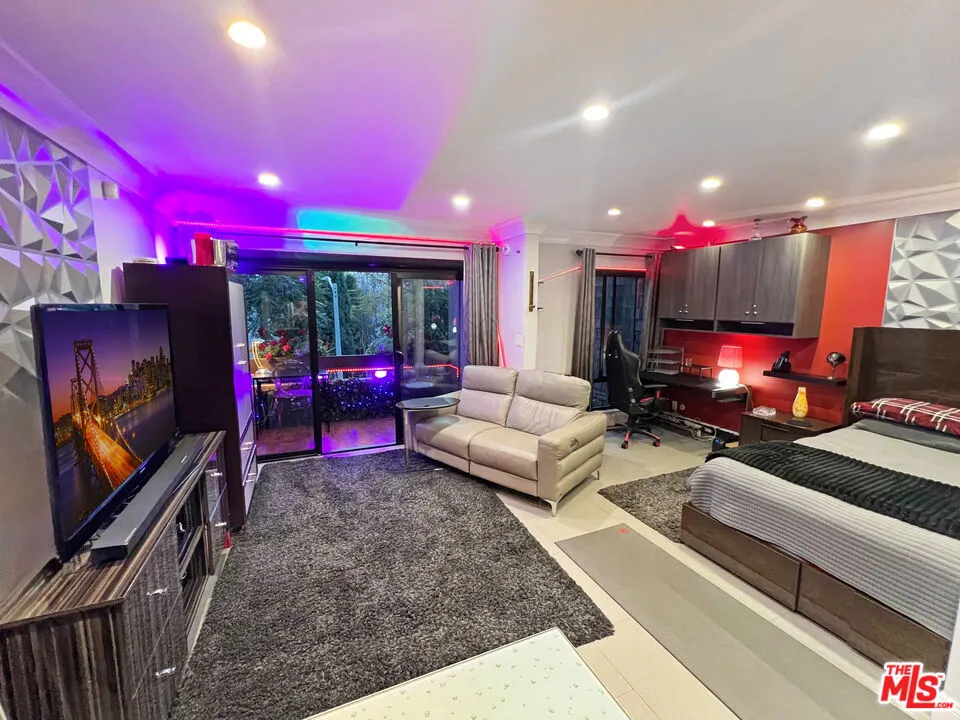 950 N Kings Road 268, West Hollywood, California 90069, ,1 BathroomBathrooms,Residential Lease,For Rent,Kings,25534529