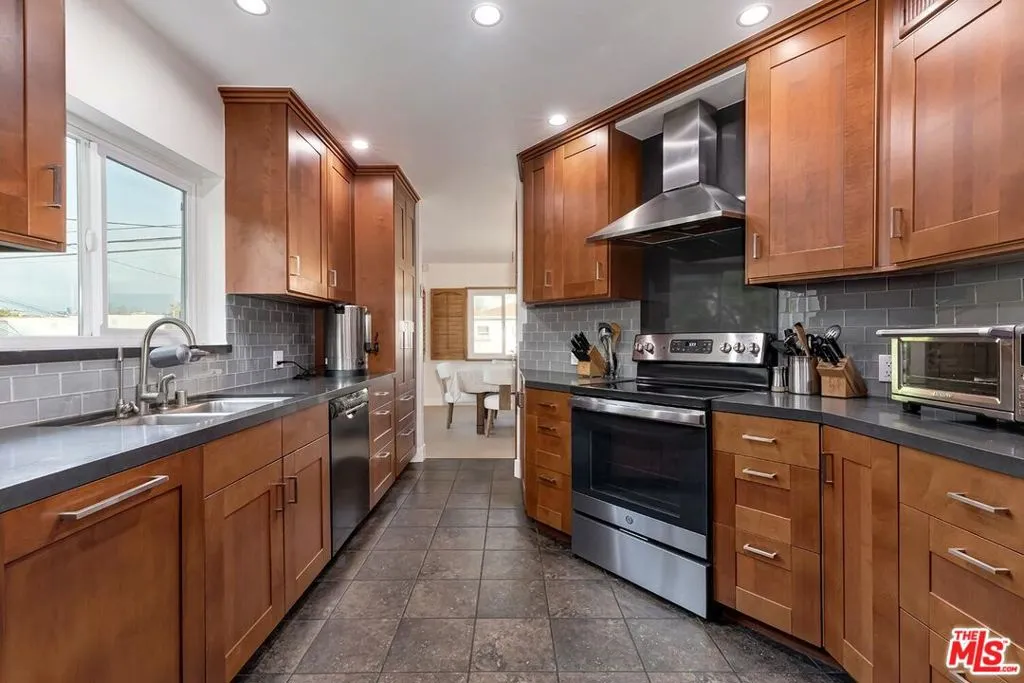 1454 Reeves Street 2, Los Angeles, California 90035 home-pic-5