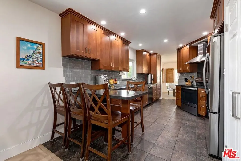 1454 Reeves Street 2, Los Angeles, California 90035 home-pic-4