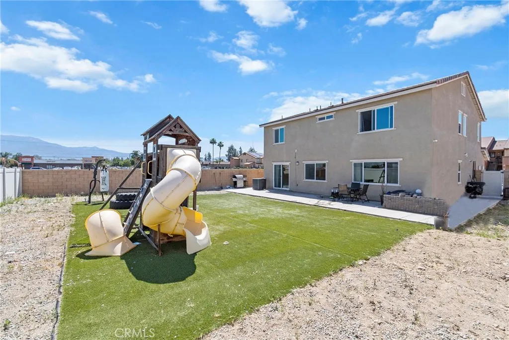 210 W Fruitvale Avenue, Hemet, California 92543 home-pic-12