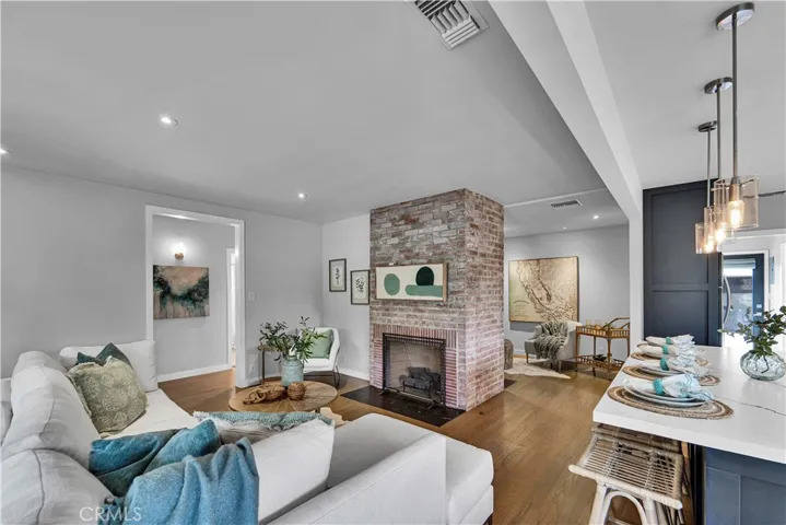 21820 Dumetz Road, Woodland Hills, California 91364