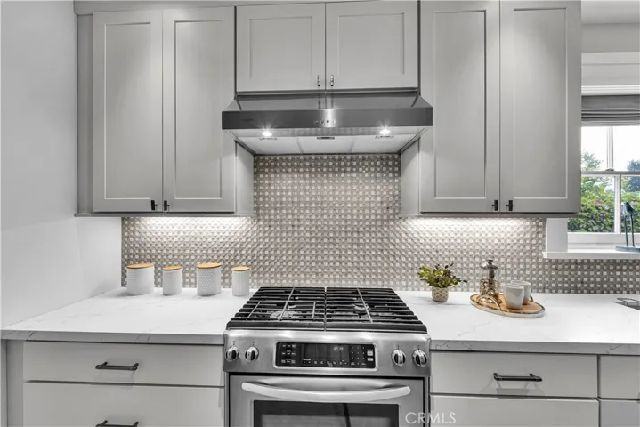 21820 Dumetz Road, Woodland Hills, California 91364