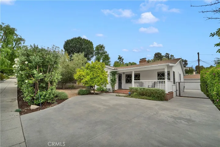 21820 Dumetz Road, Woodland Hills, California 91364