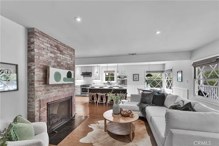21820 Dumetz Road, Woodland Hills, California 91364