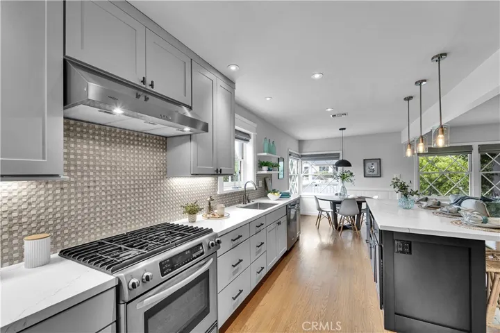 21820 Dumetz Road, Woodland Hills, California 91364