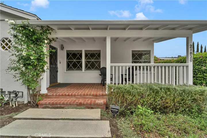 21820 Dumetz Road, Woodland Hills, California 91364