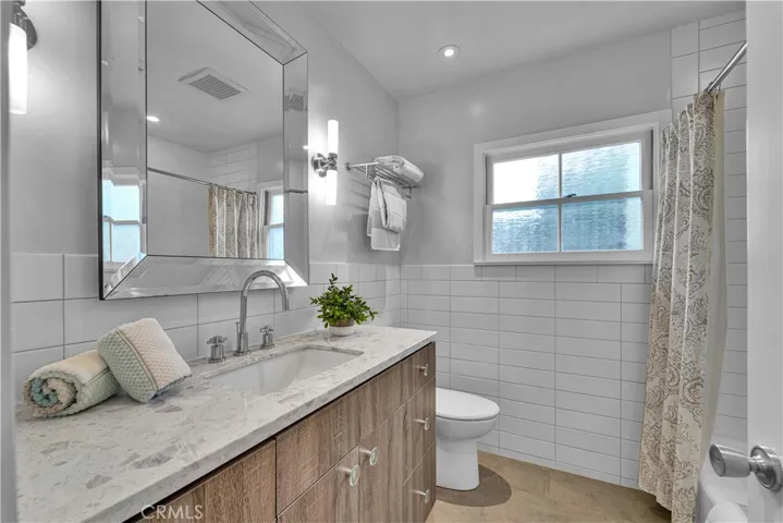 21820 Dumetz Road, Woodland Hills, California 91364