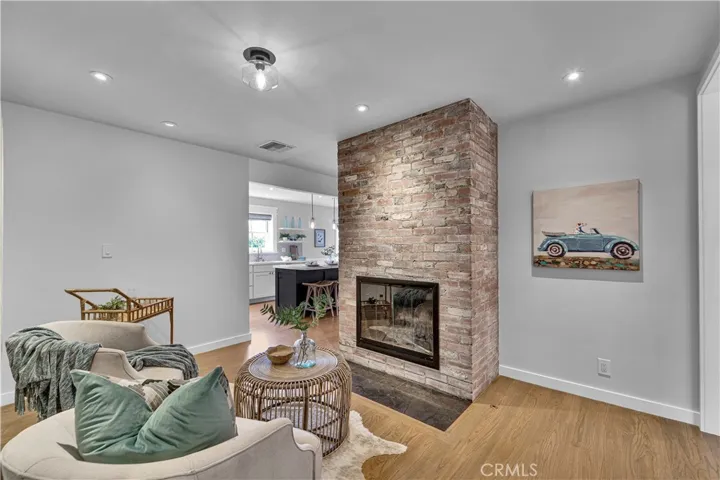 21820 Dumetz Road, Woodland Hills, California 91364
