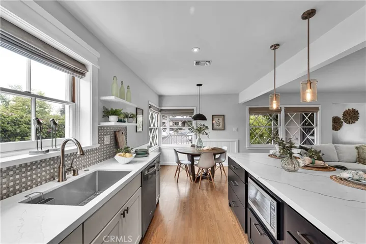 21820 Dumetz Road, Woodland Hills, California 91364