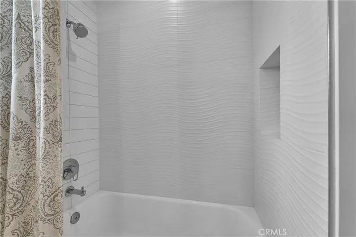 21820 Dumetz Road, Woodland Hills, California 91364