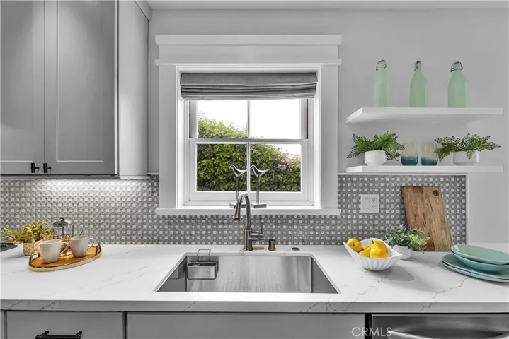 21820 Dumetz Road, Woodland Hills, California 91364