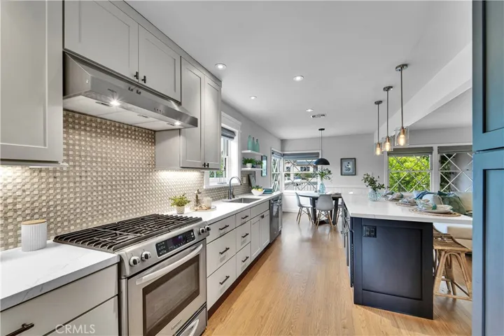 21820 Dumetz Road, Woodland Hills, California 91364
