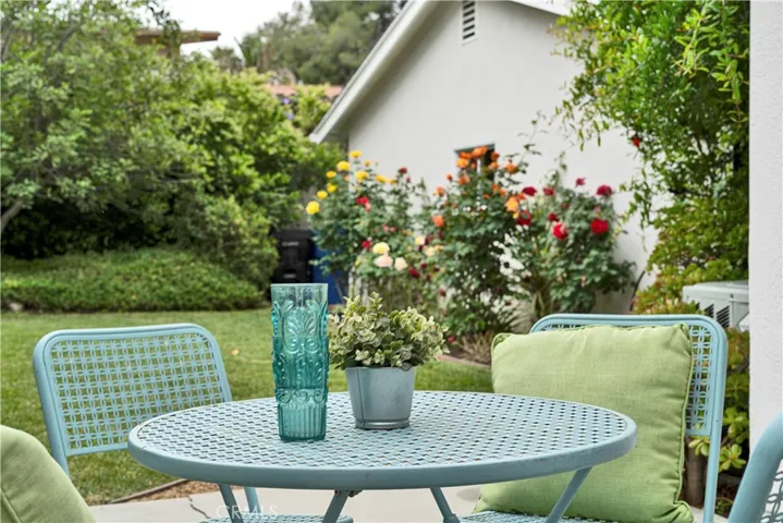 21820 Dumetz Road, Woodland Hills, California 91364