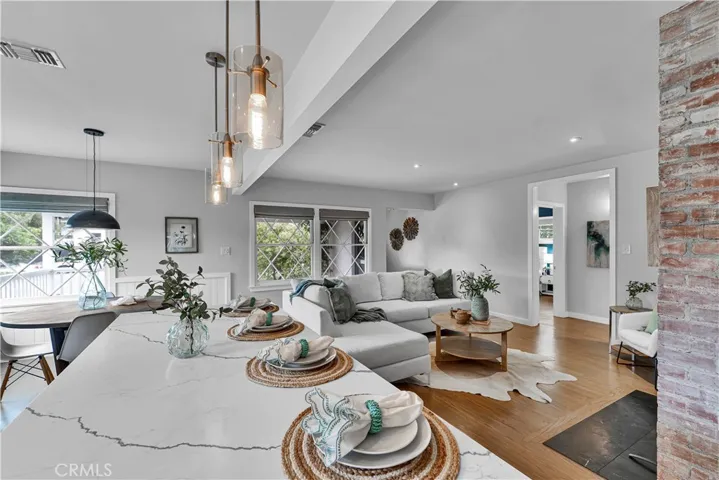 21820 Dumetz Road, Woodland Hills, California 91364