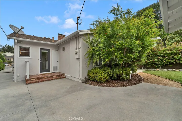 21820 Dumetz Road, Woodland Hills, California 91364