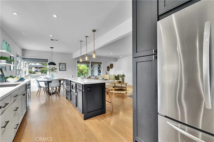 21820 Dumetz Road, Woodland Hills, California 91364