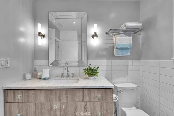 21820 Dumetz Road, Woodland Hills, California 91364