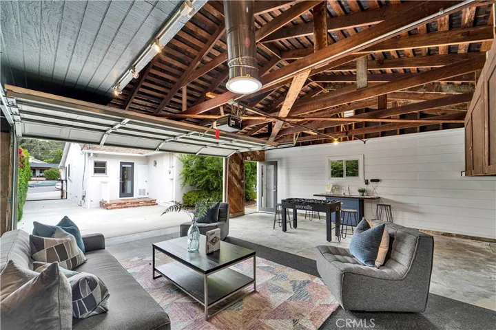 21820 Dumetz Road, Woodland Hills, California 91364