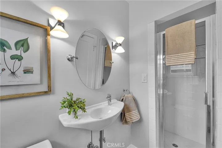 21820 Dumetz Road, Woodland Hills, California 91364