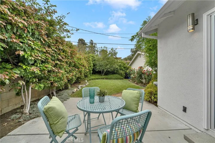 21820 Dumetz Road, Woodland Hills, California 91364