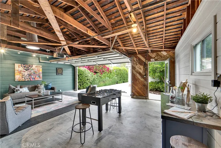 21820 Dumetz Road, Woodland Hills, California 91364