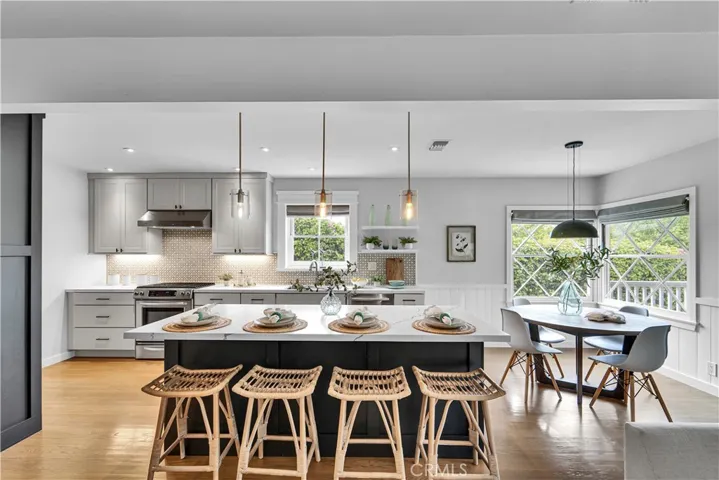 21820 Dumetz Road, Woodland Hills, California 91364