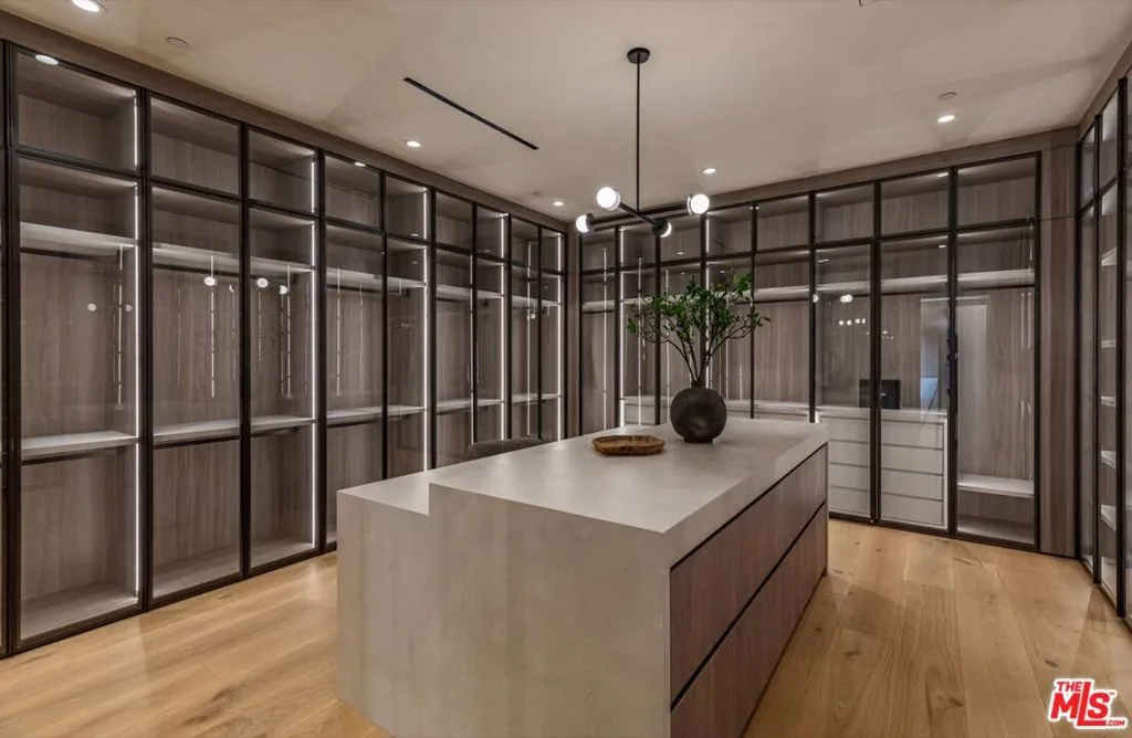 24050 Hidden Ridge Road, Calabasas, California 91302 home-pic-38