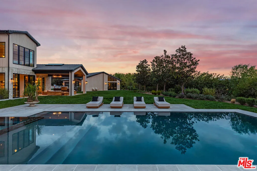 24050 Hidden Ridge Road, Calabasas, California 91302 home-pic-10