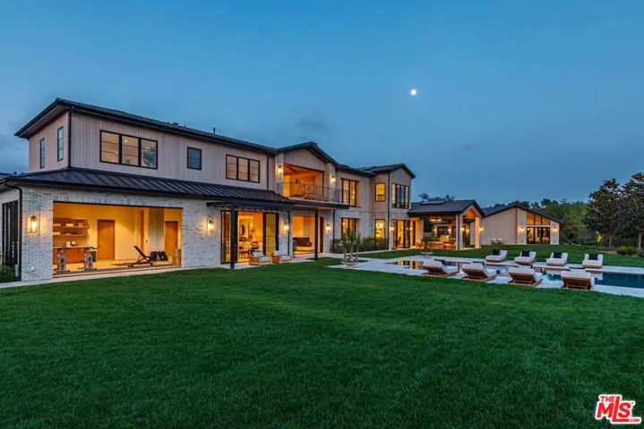 24050 Hidden Ridge Road, Calabasas, California 91302, 8 Bedrooms Bedrooms, ,11 BathroomsBathrooms,Residential,For Sale,Hidden Ridge,25533039