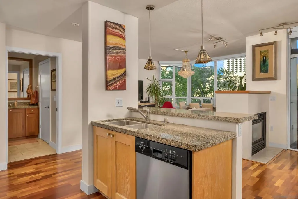 700 W Harbor Drive 302, San Diego, California 92101 home-pic-5