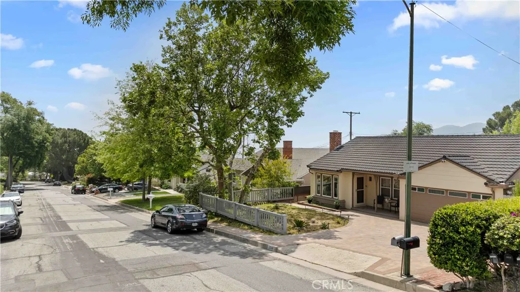 3348 Burritt Way, La Crescenta, California 91214 home-pic-9