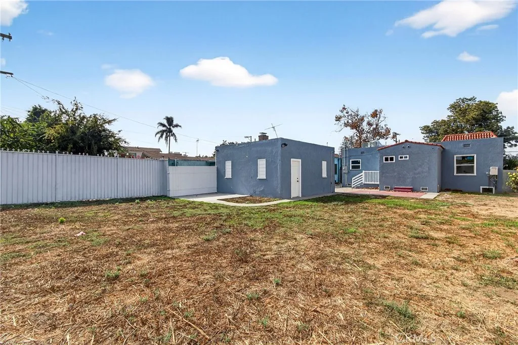 208 S Burris Avenue, Compton, California 90221 home-pic-25