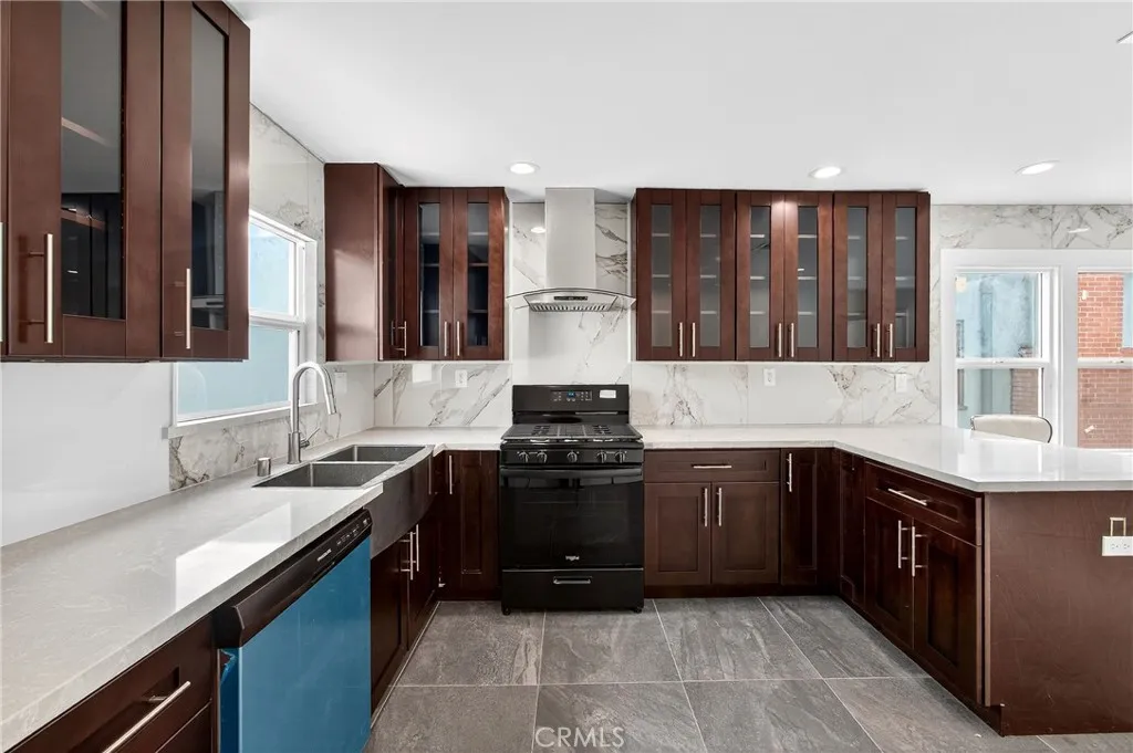 208 S Burris Avenue, Compton, California 90221 home-pic-7