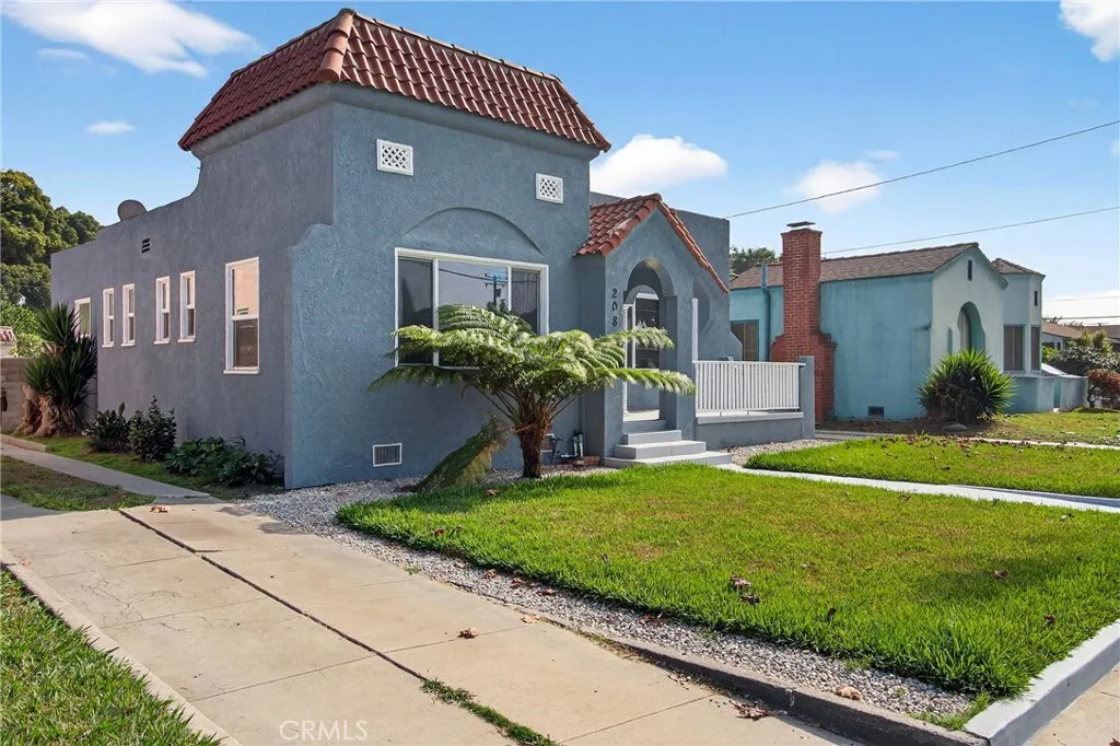 208 S Burris Avenue, Compton, California 90221 home-pic-1