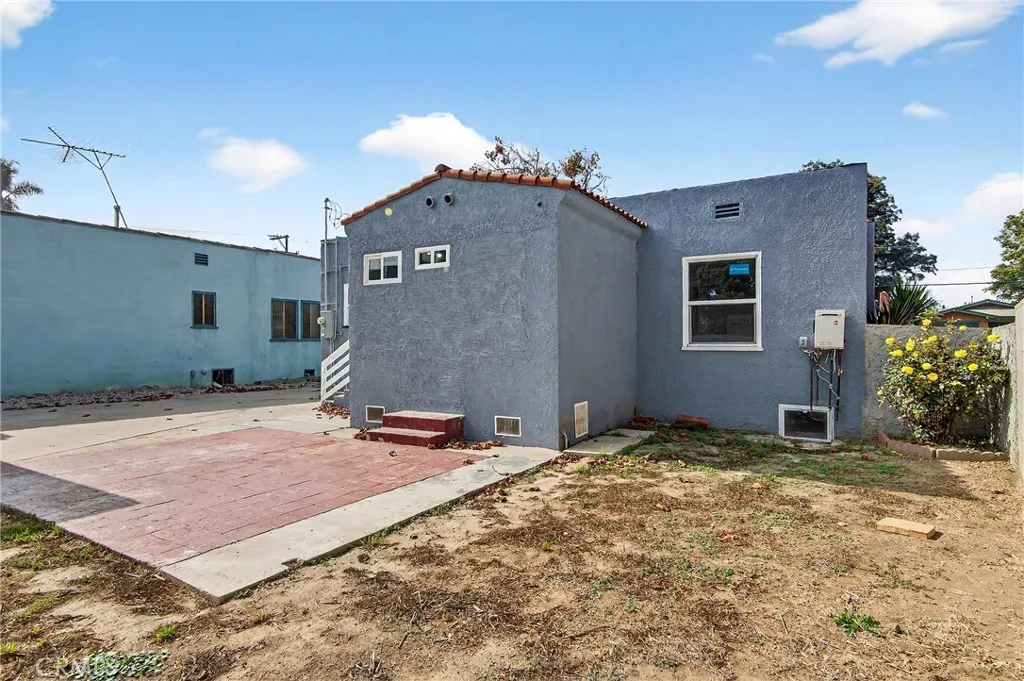 208 S Burris Avenue, Compton, California 90221 home-pic-23