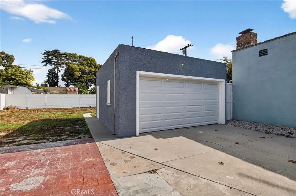 208 S Burris Avenue, Compton, California 90221 home-pic-22