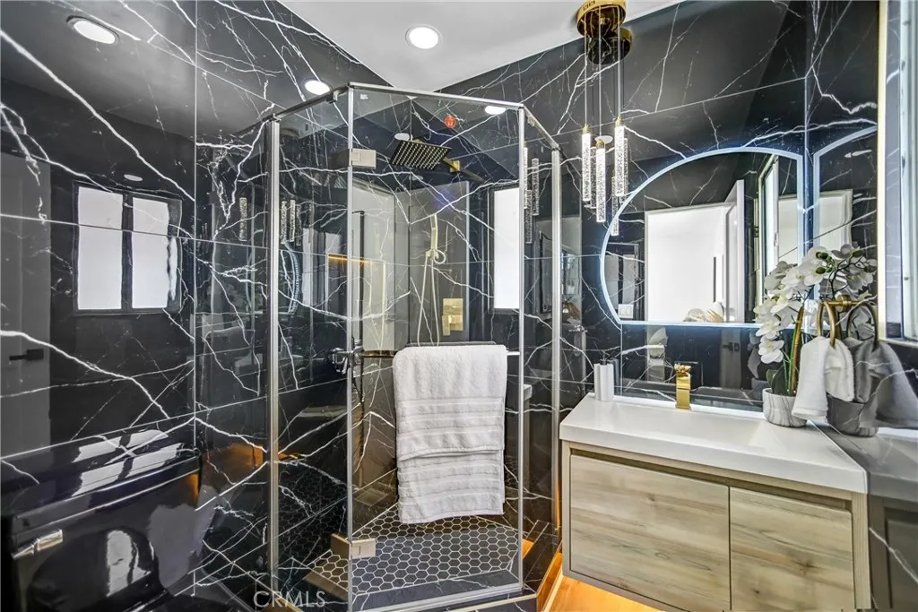 6119 Longridge Avenue, Valley Glen, California 91401 home-pic-26