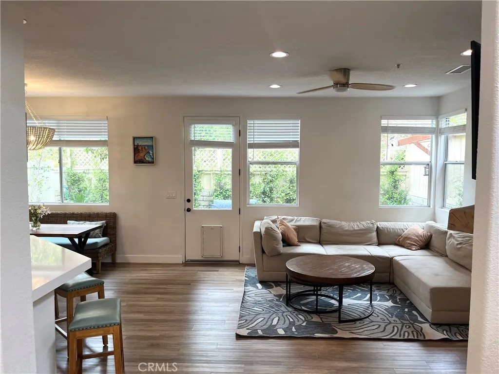 1129 W Capitol Drive, San Pedro, California 90732 home-pic-1