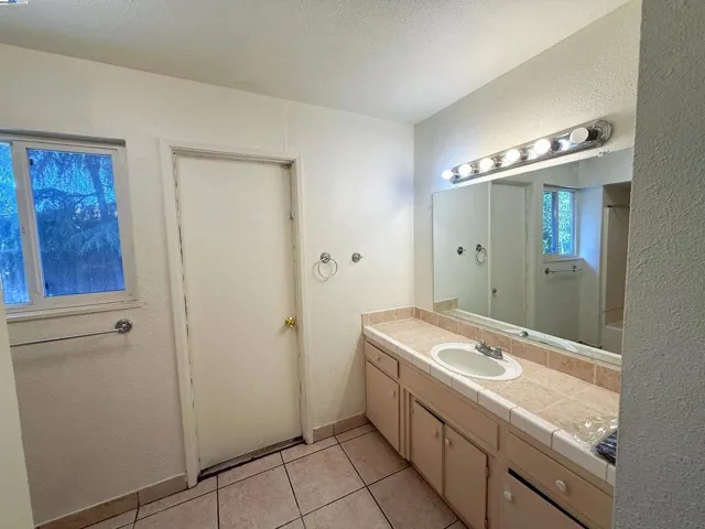 2972 Bedford Dr, Merced, California 95340