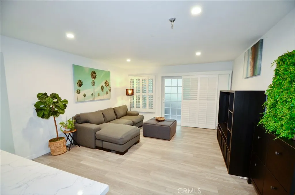 8712 Chessington Drive 255d, Inglewood, California 90305 home-pic-3