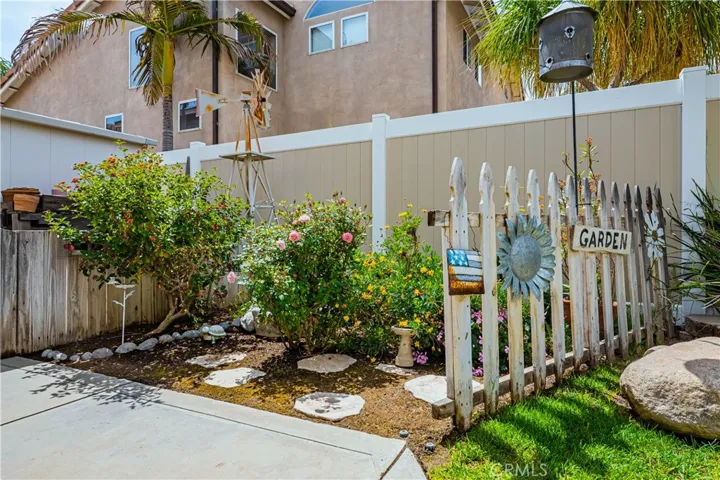 29385 N Lake Drive, Lake Elsinore, California 92530