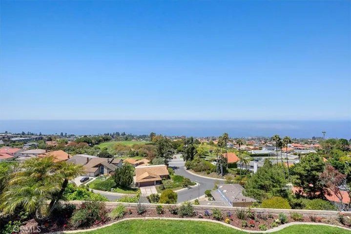 180 degrees of unobstructed views