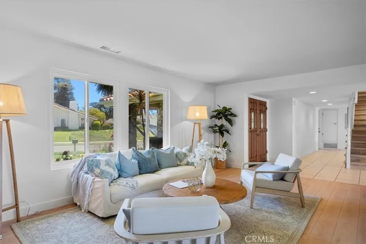 Enter into your formal living space.